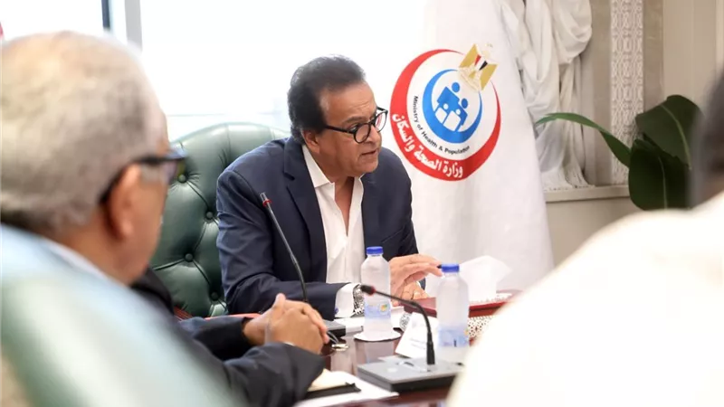 وزير الصحة يعقد اجتماعاً لمتابعة توافر مخزون آمن من الأدوية