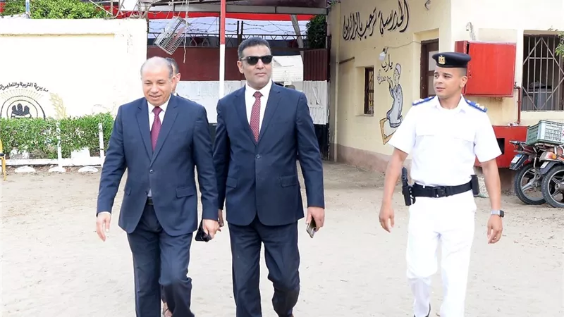 رئيس جامعة المنصورة يدلي بصوته في انتخابات مجلس الشيوخ 2025