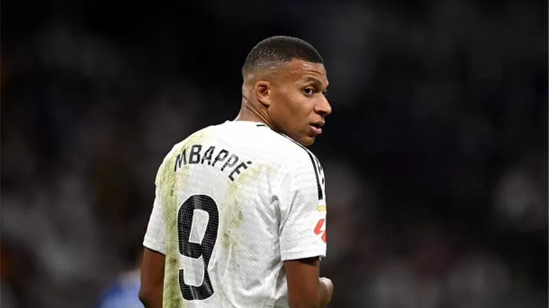 ريال مدريد يحسم خليفة مبابي بالقميص رقم 9