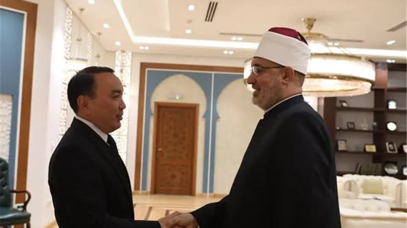 المفتي يستقبل سفير كازاخستان ويشيد بعمق العلاقات بين البلدين