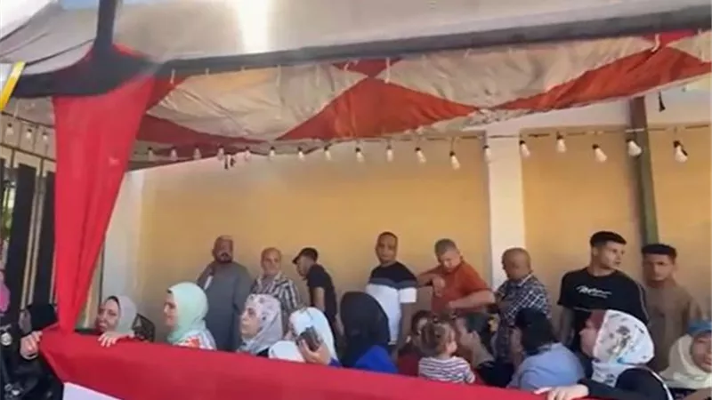 اقبال كثيف من الناخبين على اللجان الانتخابية بـ 15 مايو