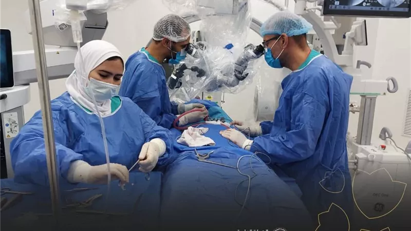 زرع غضروف صناعي باستخدام أحدث التقنيات الطبية لمريض بالسويس