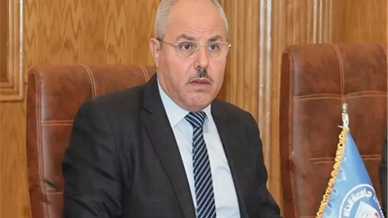 رئيس جامعة القناة يعتمد نتائج الليسانس بكلية الألسن 2024 / 2025
