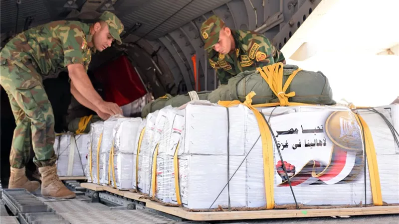 استمرار الإسقاط الجوى للمساعدات الإنسانية على قطاع غزة
