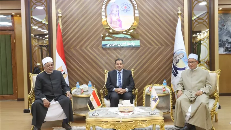 رئيس جامعة جنوب الوادي يستقبل قافلة الأزهر الدعوية