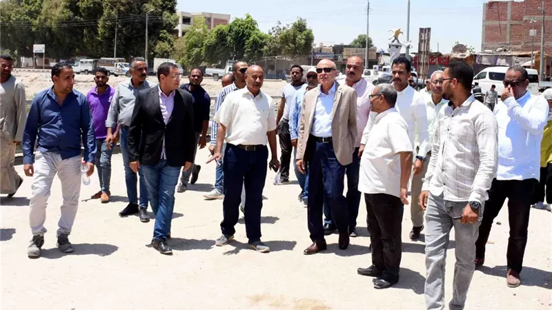 محافظ الأقصر يتفقد أعمال تطوير مدخل إسنا والكورنيش ومحيط المعبد
