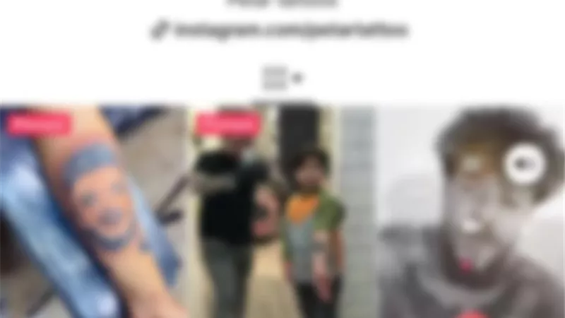 ضبط شخص أثناء قيامه برسم أوشام على أجساد بعض السيدات