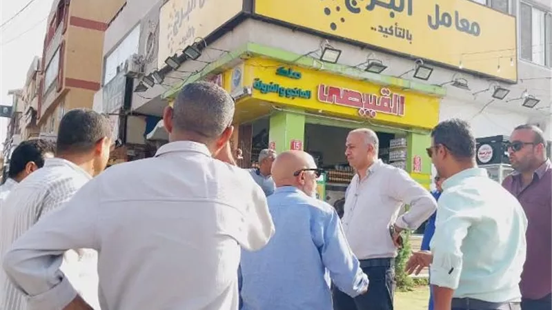 رئيس جهاز بدر يقود حملة مكبرة للقضاء على الإشغالات فى المدينة.. بالصور