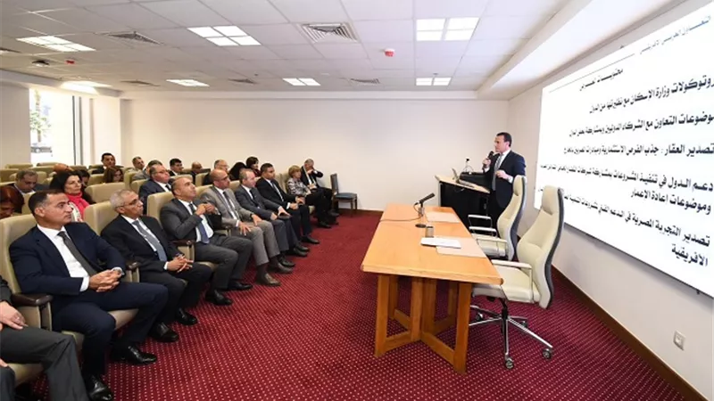 مساعد وزير الإسكان يلتقي عددا من سفراء مصر الجدد بالخارج