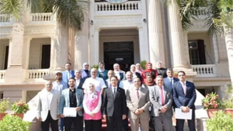 رئيس جامعة بنها يسلم شهادات اجتياز دورات هيئة جودة التعليم