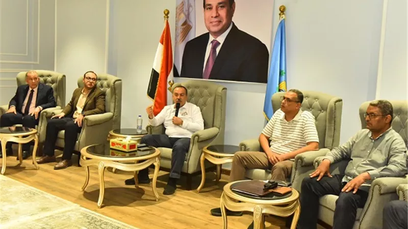 محافظ أسيوط يشدد على محاسبة المقصرين ويطلق حزمة توجيهات للتنمية