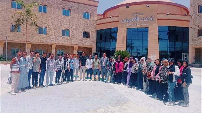شباب إسنا يرسمون البهجة على وجوه أطفال مرضى السرطان