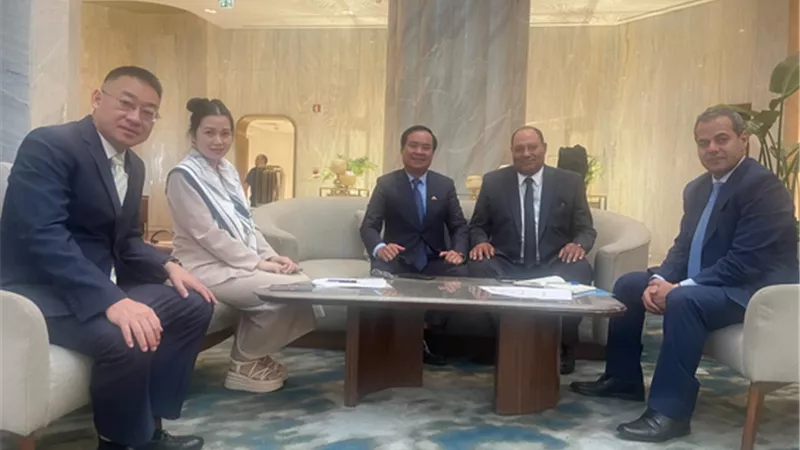 نائب وزير الزراعة المصري يبحث سبل تعزيز التعاون الزراعي وفيتنام