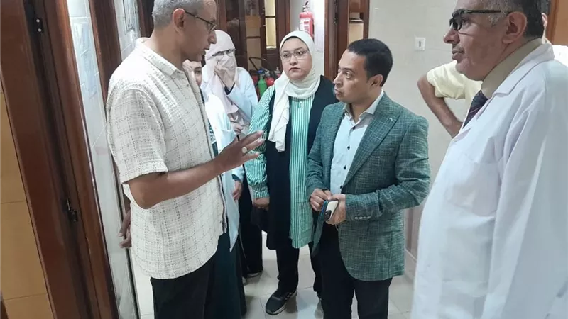 مدير صحة دمياط يفاجئ المعمل المشترك ويشيد بالخدمات المقدمة
