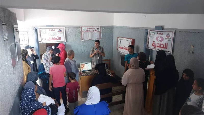 علاج ٩٩٥ مواطنا بالمجان في قافلة طبية بدمياط