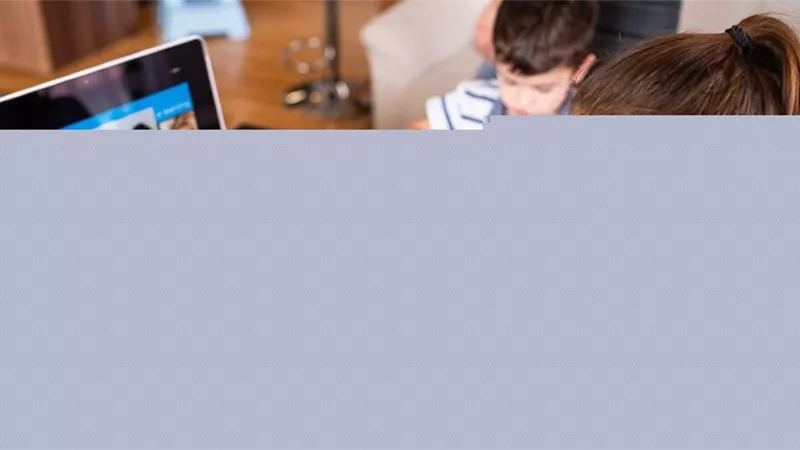 مخاطر استخدام الأطفال للشاشات بكثرة