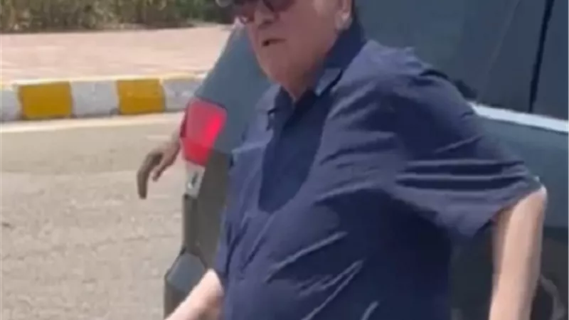 مجدي أبو عميرة يشارك فى جنازة الفنان سيد صادق