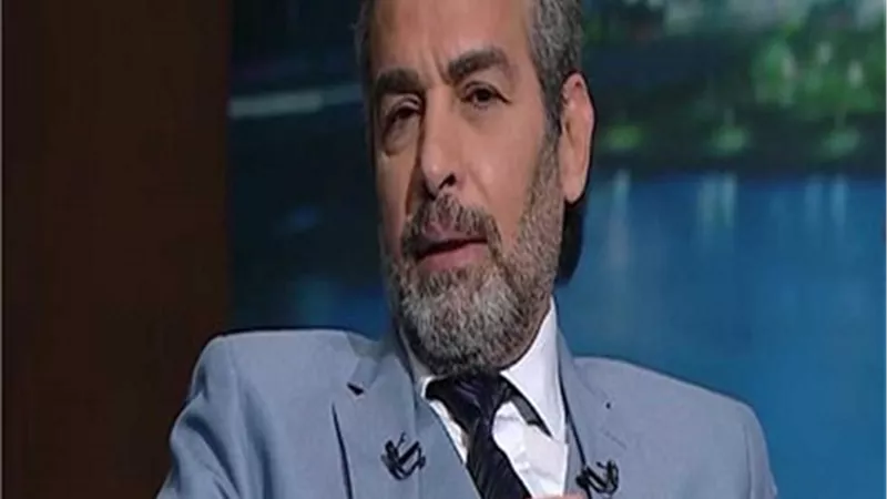 أحمد عبد العزيز عن واقعة عدم مصافحة الشاب: مستعد أطيب خاطره