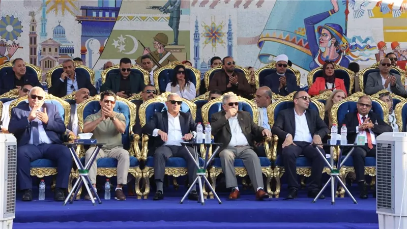 وزير الشباب ورئيس قناة السويس يشهدان مهرجان المانجو بالإسماعيلية