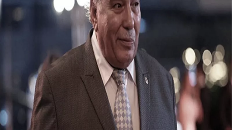 صلاح عبدالله ناعيا سيد صادق :أسألكم الفاتحة والدعاء له