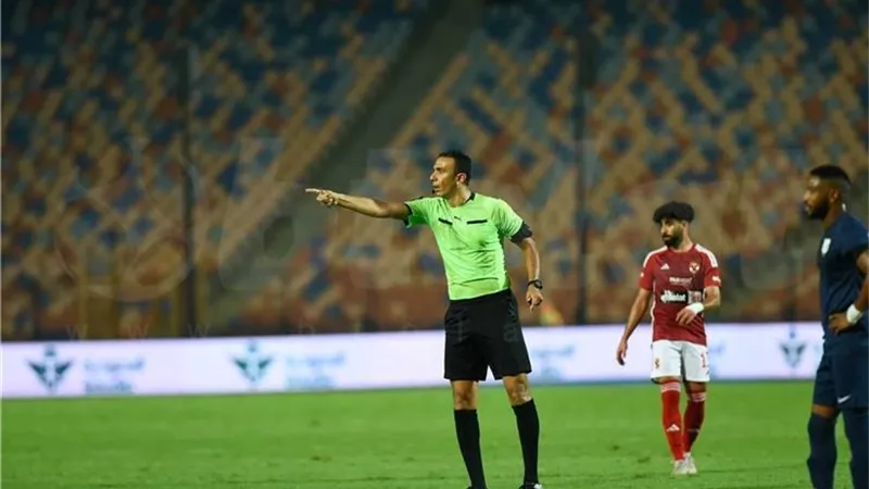 من هم حكام مباراة الأهلي ومودرن سبورت الليلة؟