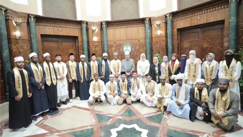 شيخ الأزهر يلتقي طلاب مدرسة 