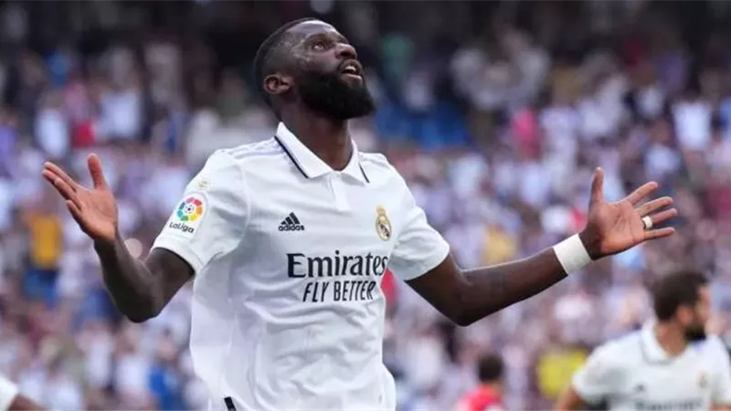 ريال مدريد يقترب من تجديد عقد روديجر حتى 2027