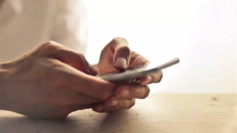 الرقابة الأبوية مقابل تطبيقات المراقبة: ما الفرق الحقيقي؟