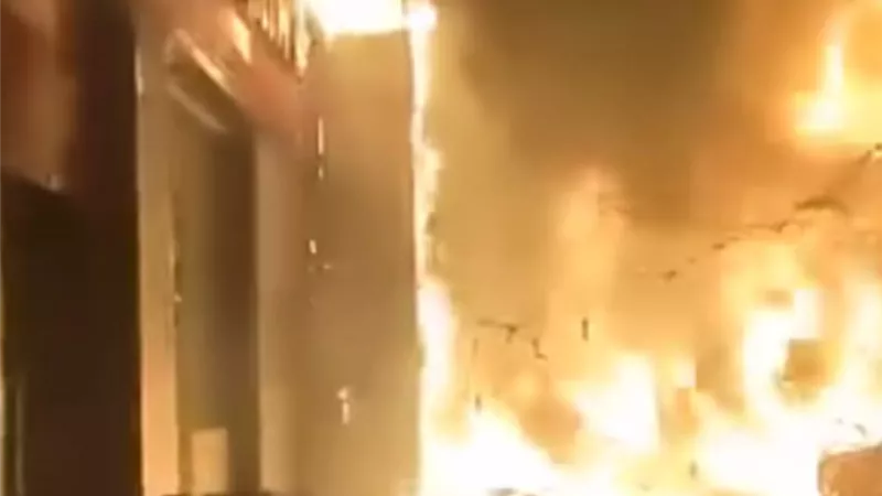 اندلاع حريق كبير بعدد من 