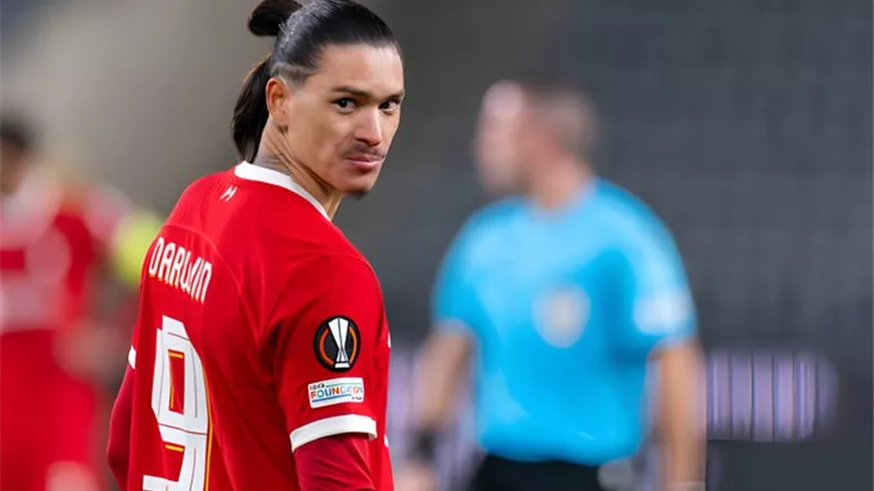 ليفربول يعلن رحيل نونيز إلى الهلال السعودي رسميًا