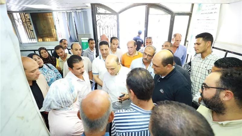 عبد المعطى يستمع لشكاوى وطلبات المواطنين بمركز دسوق