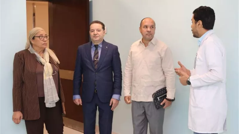 سفير كوبا بالقاهرة يشيد بمستشفى شفاء الأورمان بالأقصر