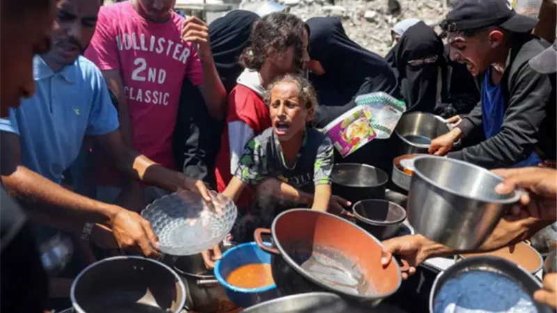 فرنسا تطالب إسرائيل بالتراجع عن احتلال غزة وتدعو لحماية المدنيين