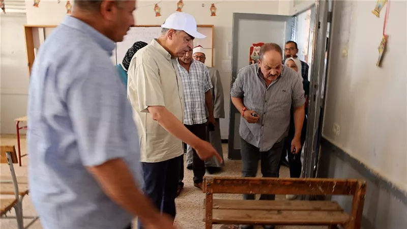 مخالفة تربوية داخل المدرسة والمحافظ ينصف الطلاب