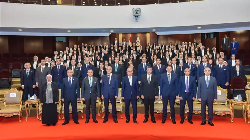 النائب العام يلتقى الدفعة الأولى من السيدات المرشحات للعمل معاونات نيابة