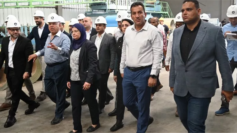 تفاصيل زيارة كامل الوزير وناهد يوسف لمصانع مدينة العاشر من رمضان.. صور