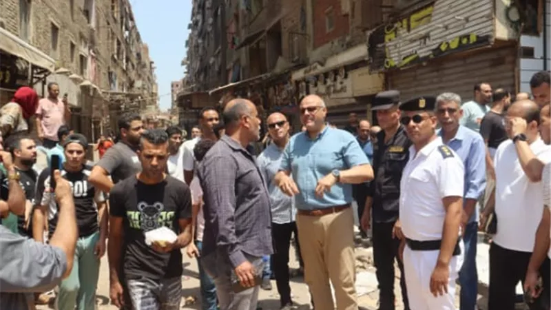 محافظ القليوبية يتفقد موقع حريق شبرا الخيمة ويوجه بإزالة العشوائيات وتأمين المنطقة