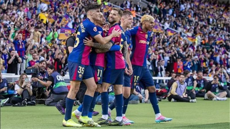 فليك يعلن تشكيل برشلونة لمواجهة كومو الإيطالي في نهائي كأس خوان جامبر
