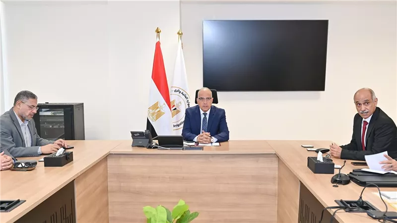 وزير الري يتابع أعمال تطوير منظومة تشغيل السد وصيانة خزان أسوان