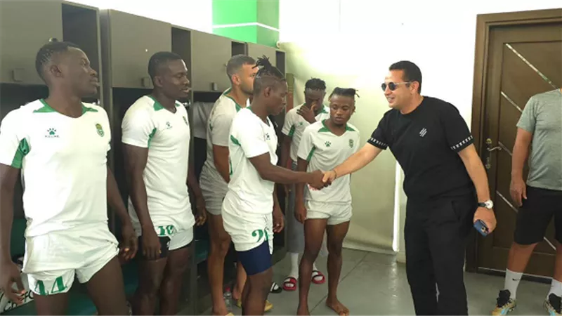 محمد سلامه يجتمع بلاعبى الاتحاد السكندري
