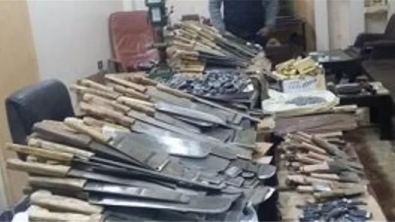 ضبط متهم بإدارة ورشة لتصنيع الأسلحة البيضاء بالجيزة