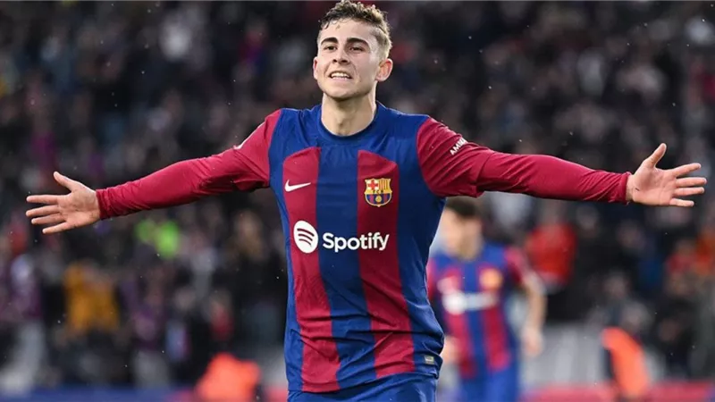 فيرمين يحسم موقفه من الرحيل عن برشلونة