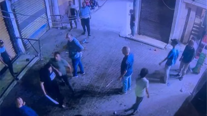 مشاجرة يتزعمها بائع متجول بالسيف في المحلة