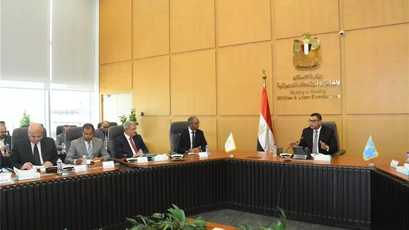 وزير الإسكان يعقد اجتماعاً موسعاً لمتابعة موقف مشروعات حياة كريمة