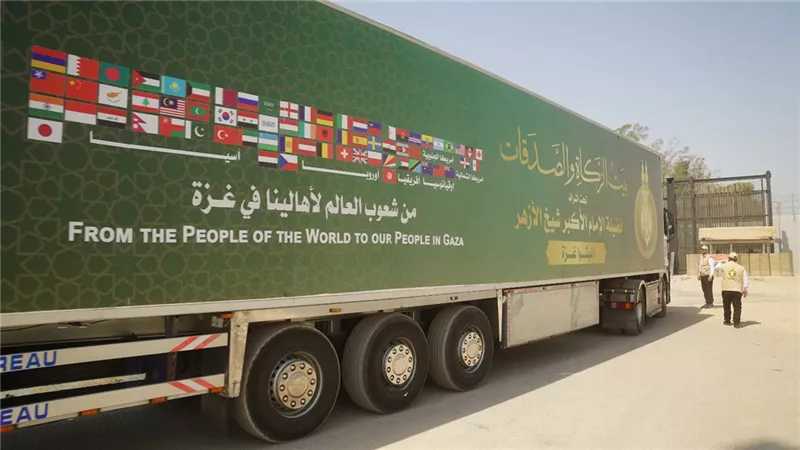 دخول قافلة «بيت الزكاة والصدقات» الإغاثية الحادية عشرة إلى أهالينا في غزة