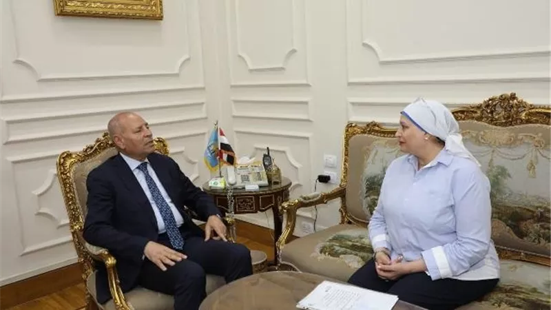 محافظ القاهرة يستقبل مديرة مديرية التربية والتعليم السابقة