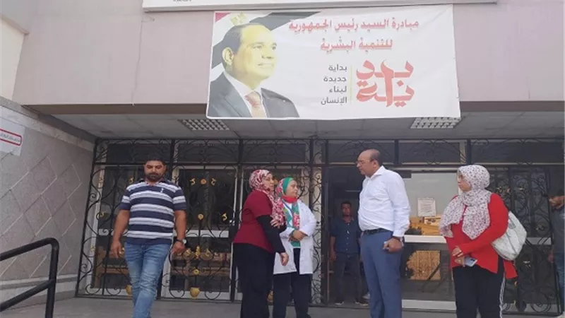 زيارة مفاجئة لرئيس قطاع الصحة بالقاهرة لمستشفى الشروق المركزي