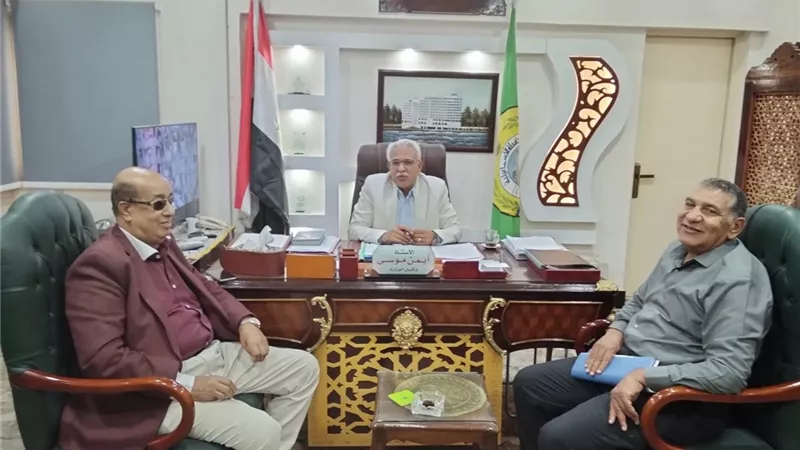 مدير تعليم الإسماعيلية ونقيب المعلمين يبحثان التعاون المشترك