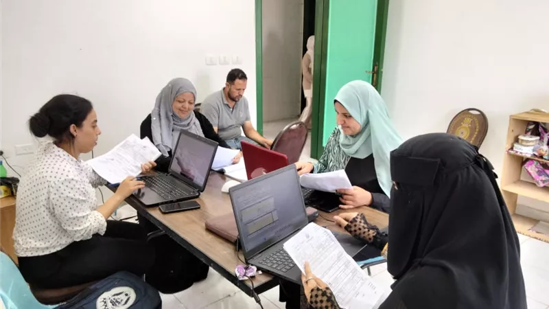 إجراء الفحوصات الطبية لـ 1080 مواطنًا خلال قافلة طبية مجانية