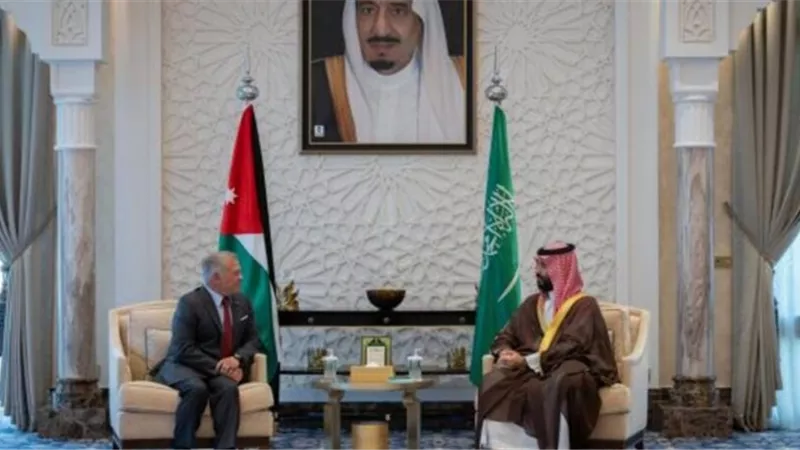 محمد بن سلمان يستقبل العاهل الأردني في نيوم السعودية